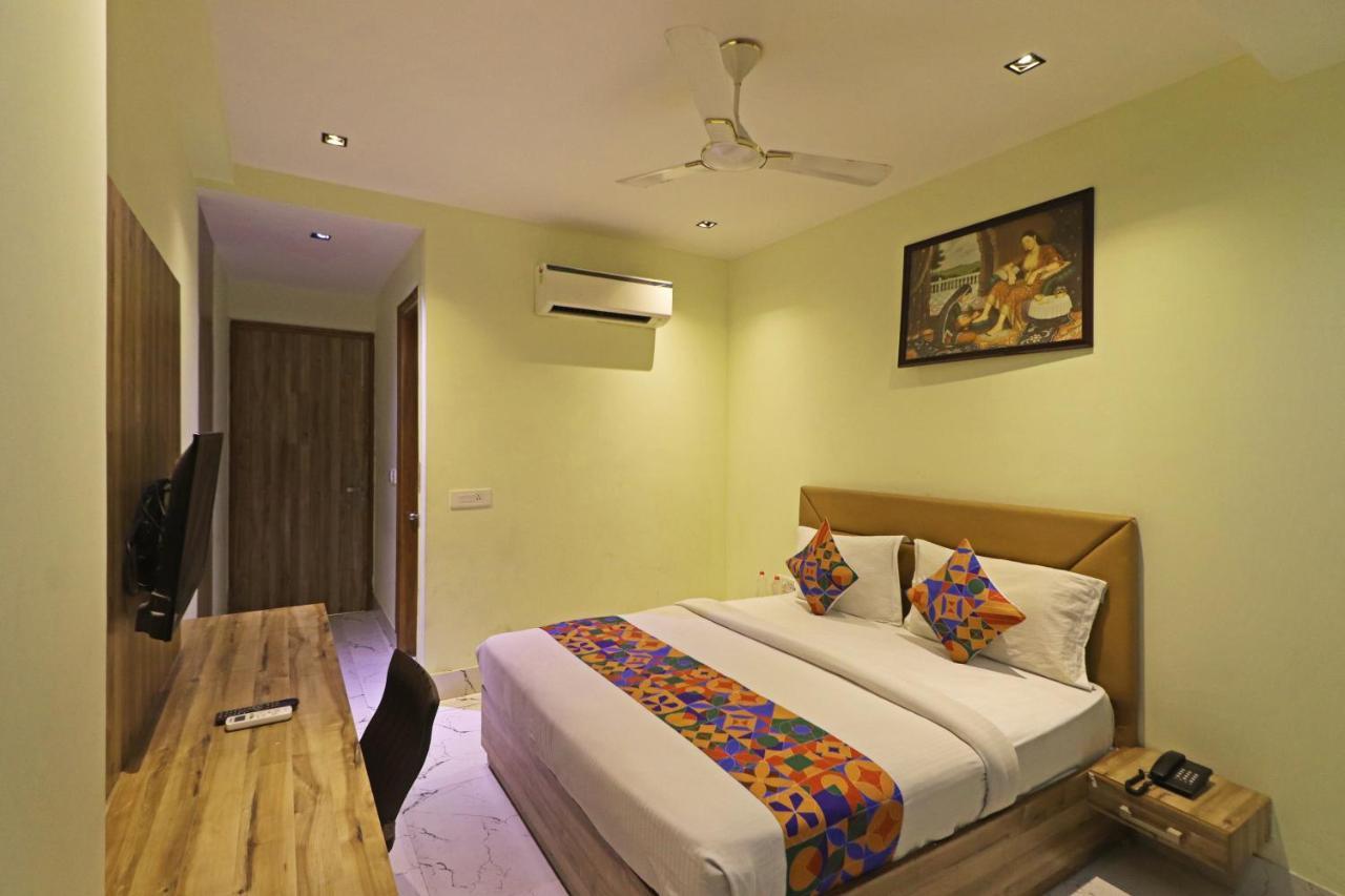 Hotel Good Vibe Near Delhi Igi Airport Nova Deli Exterior foto